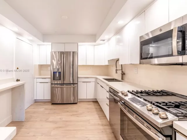 3-bedroom condo for sale in Hallandale Beach - 2030 S Ocean Dr 1127 - MondialRealty