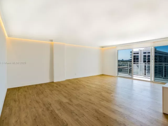 3-bedroom condo for sale in Hallandale Beach - 2030 S Ocean Dr 1127 - MondialRealty