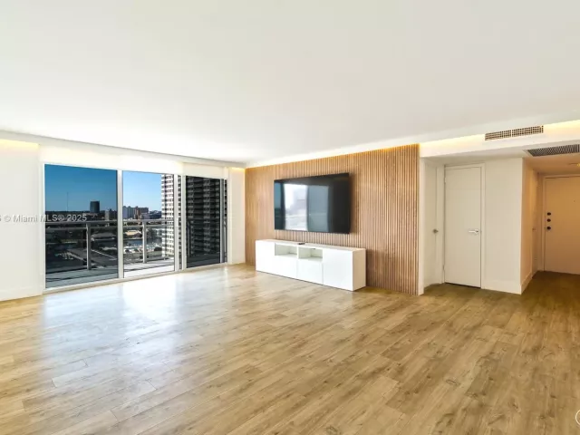 3-bedroom condo for sale in Hallandale Beach - 2030 S Ocean Dr 1127 - MondialRealty