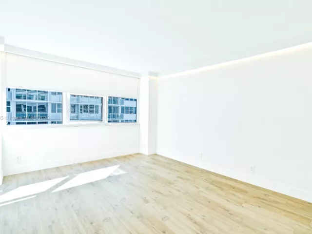 3-bedroom condo for sale in Hallandale Beach - 2030 S Ocean Dr 1127 - MondialRealty