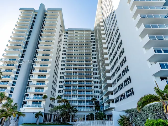 3-bedroom condo for sale in Hallandale Beach - 2030 S Ocean Dr 1127 - MondialRealty