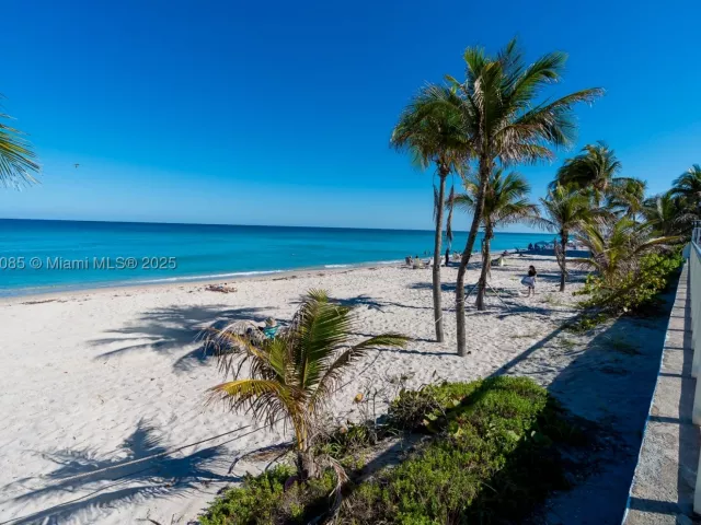 3-bedroom condo for sale in Hallandale Beach - 2030 S Ocean Dr 1127 - MondialRealty