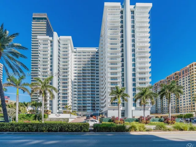 3-bedroom condo for sale in Hallandale Beach - 2030 S Ocean Dr 1127 - MondialRealty