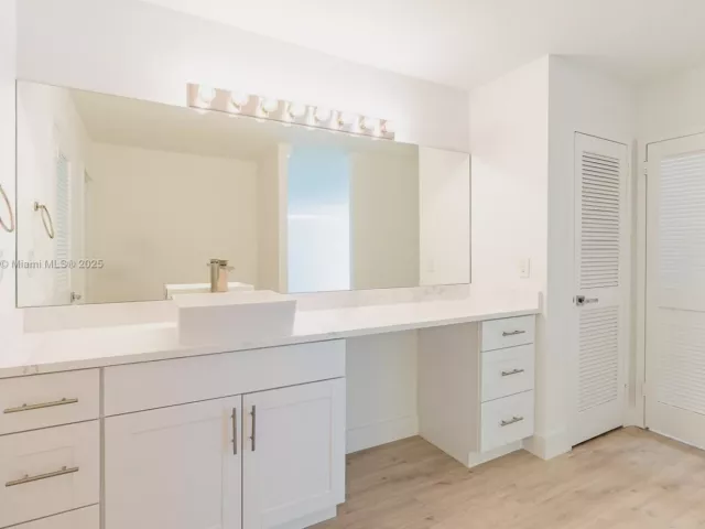 3-bedroom condo for sale in Hallandale Beach - 2030 S Ocean Dr 1127 - MondialRealty