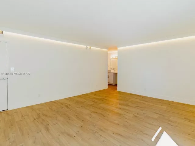 3-bedroom condo for sale in Hallandale Beach - 2030 S Ocean Dr 1127 - MondialRealty