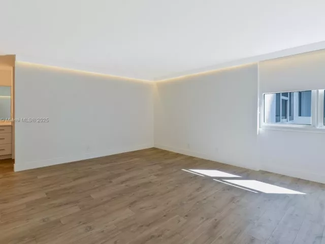 3-bedroom condo for sale in Hallandale Beach - 2030 S Ocean Dr 1127 - MondialRealty