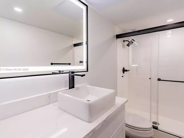 3-bedroom condo for sale in Hallandale Beach - 2030 S Ocean Dr 1127 - MondialRealty