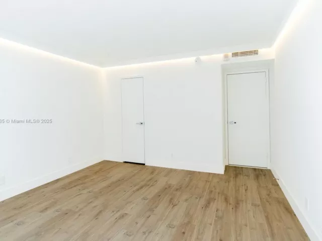 3-bedroom condo for sale in Hallandale Beach - 2030 S Ocean Dr 1127 - MondialRealty