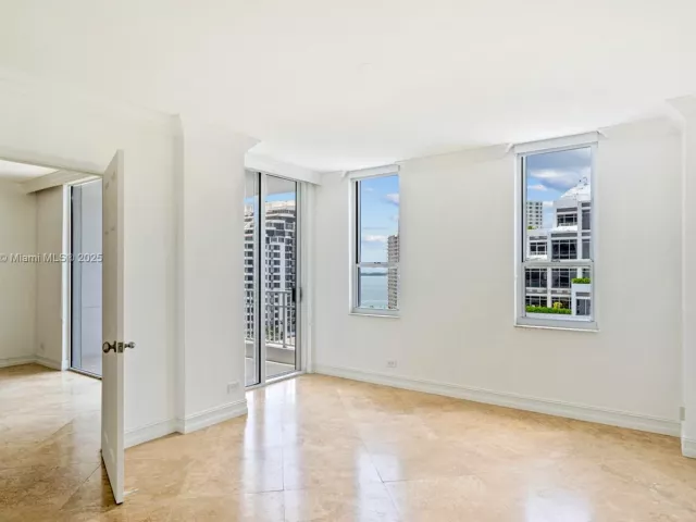2-bedroom condo for sale in Miami - 701 Brickell Key Blvd 1411 - MondialRealty