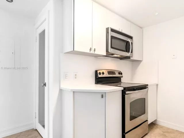 2-bedroom condo for sale in Miami - 701 Brickell Key Blvd 1411 - MondialRealty