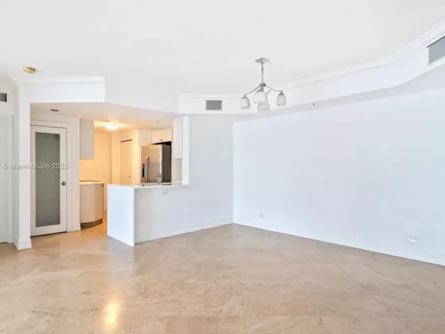 2-bedroom condo for sale in Miami - 701 Brickell Key Blvd 1411 - MondialRealty