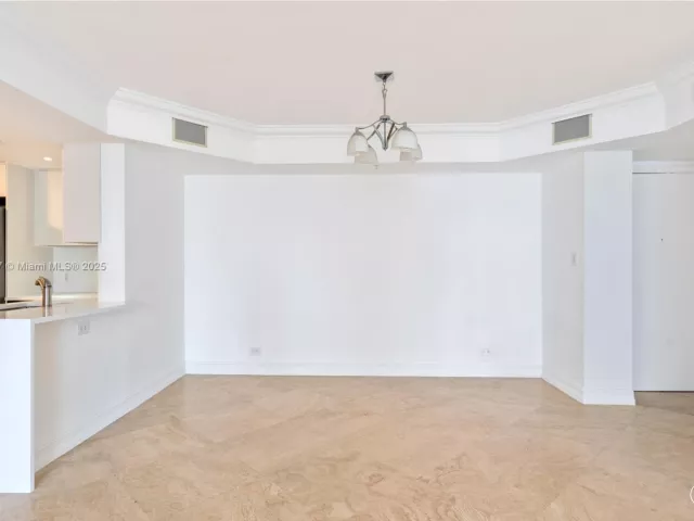 2-bedroom condo for sale in Miami - 701 Brickell Key Blvd 1411 - MondialRealty