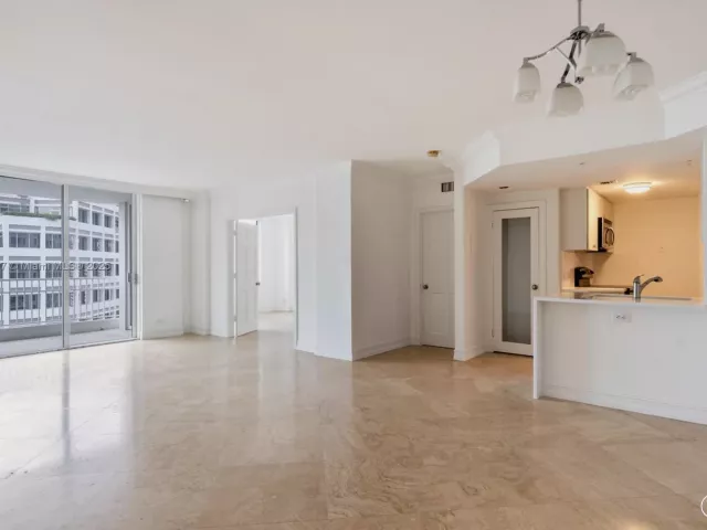 2-bedroom condo for sale in Miami - 701 Brickell Key Blvd 1411 - MondialRealty