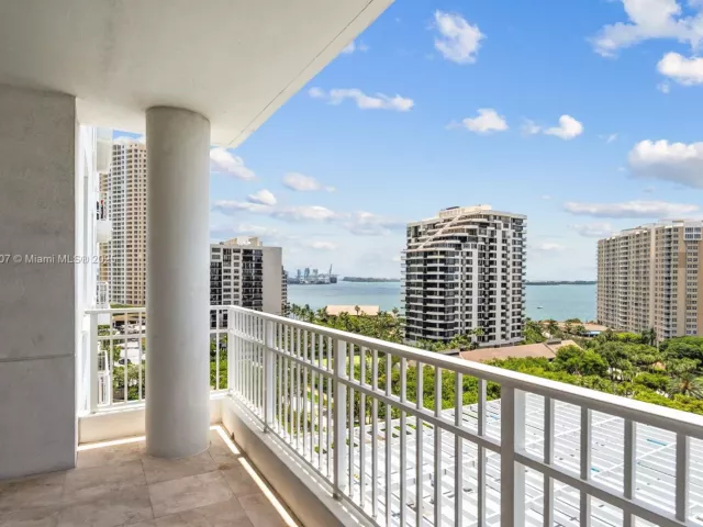 2-bedroom condo for sale in Miami - 701 Brickell Key Blvd 1411 - MondialRealty