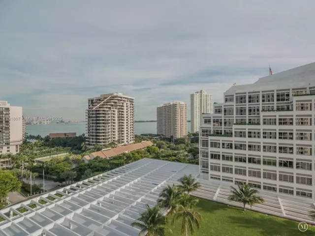 2-bedroom condo for sale in Miami - 701 Brickell Key Blvd 1411 - MondialRealty