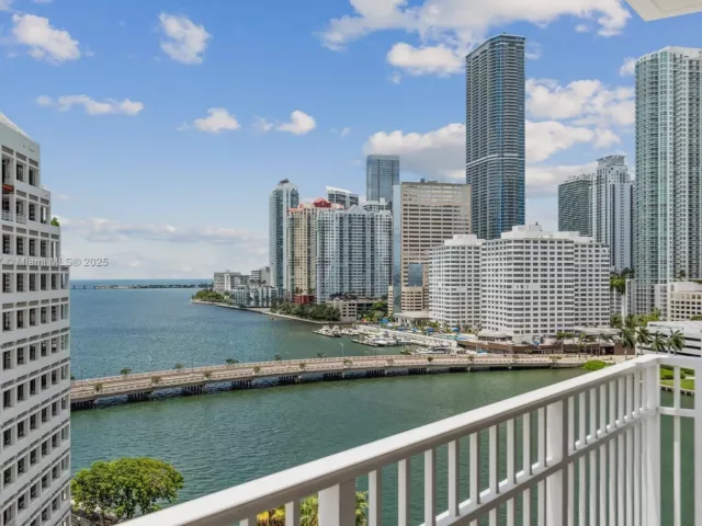 2-bedroom condo for sale in Miami - 701 Brickell Key Blvd 1411 - MondialRealty
