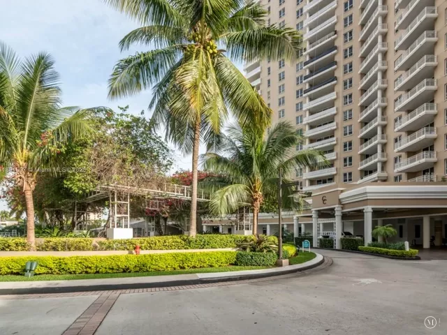 2-bedroom condo for sale in Miami - 701 Brickell Key Blvd 1411 - MondialRealty