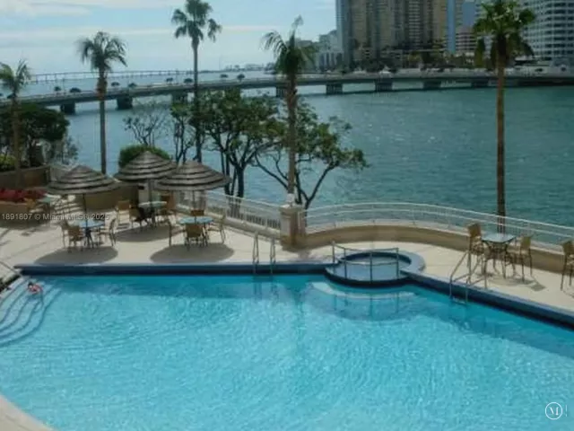 2-bedroom condo for sale in Miami - 701 Brickell Key Blvd 1411 - MondialRealty