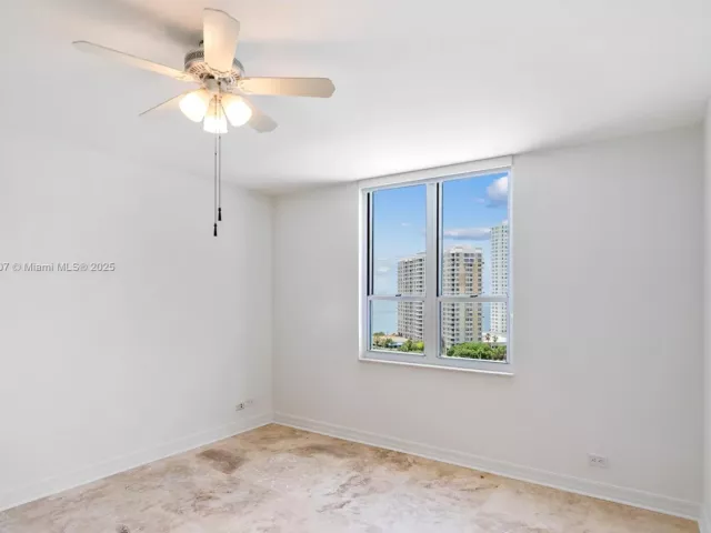 2-bedroom condo for sale in Miami - 701 Brickell Key Blvd 1411 - MondialRealty