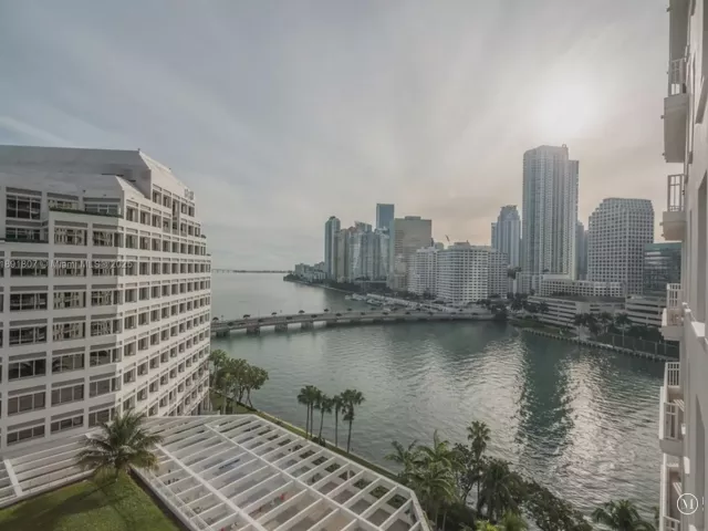 2-bedroom condo for sale in Miami - 701 Brickell Key Blvd 1411 - MondialRealty