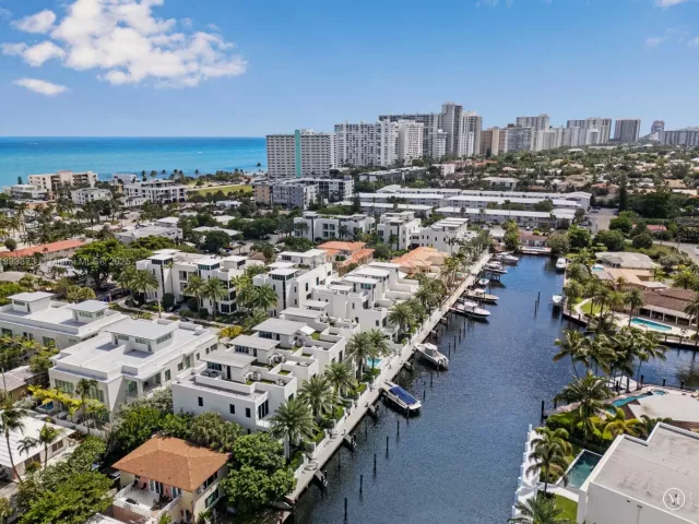 4-bedroom home for sale in Lauderdale By The Sea - 259 Shore Ct - MondialRealty