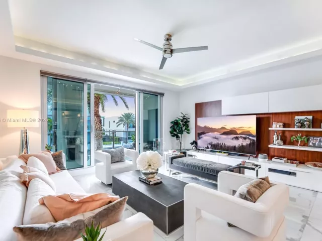 4-bedroom home for sale in Lauderdale By The Sea - 259 Shore Ct - MondialRealty