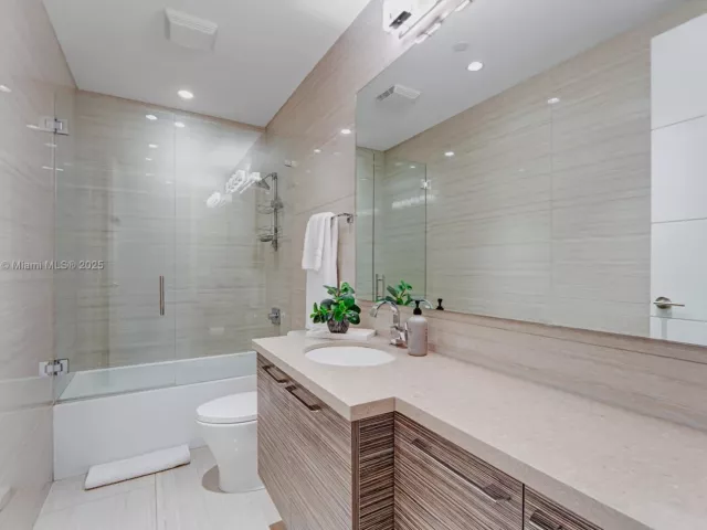 4-bedroom home for sale in Lauderdale By The Sea - 259 Shore Ct - MondialRealty