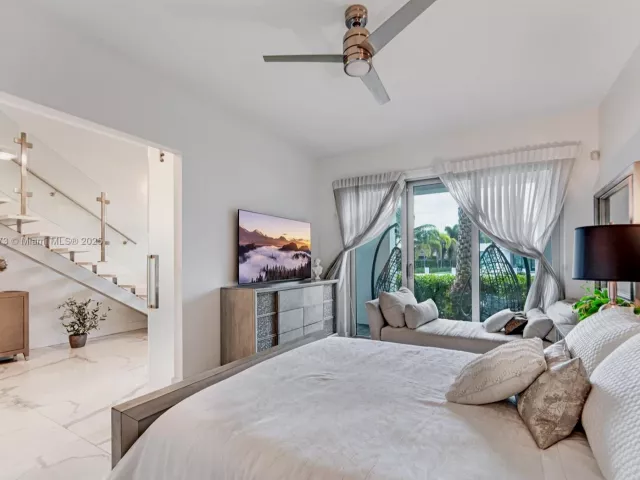 4-bedroom home for sale in Lauderdale By The Sea - 259 Shore Ct - MondialRealty