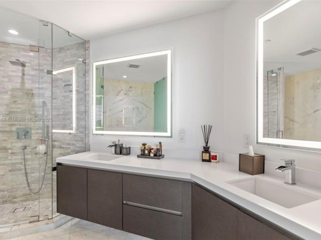 Apartment for sale  Unit #3707 - photo 6640604