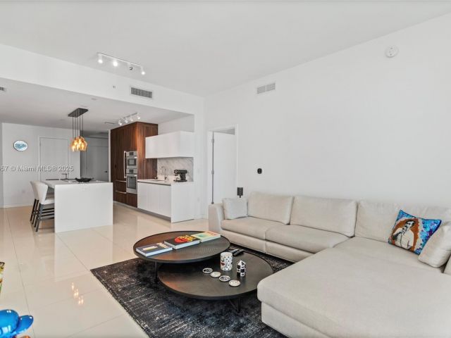 Apartment for sale  Unit #3707 - photo 6640609