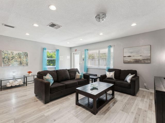 Home for sale at 1631 N Andrews Square - photo 6642358