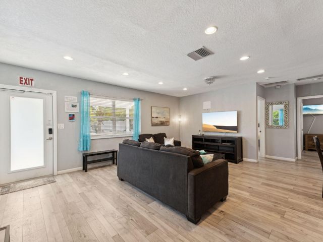 Home for sale at 1631 N Andrews Square - photo 6642359