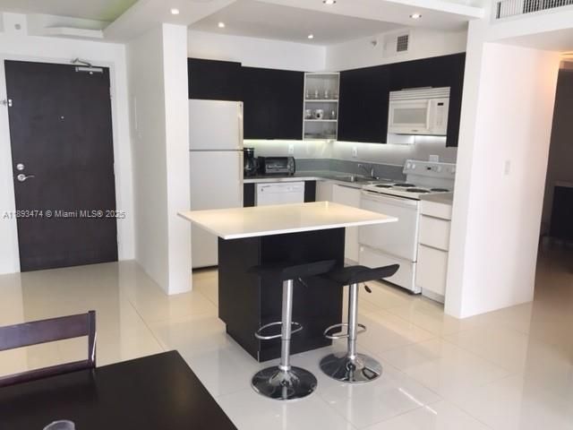 1-bedroom condo for rent in Miami Beach - 1500 Bay Rd 758S - MondialRealty