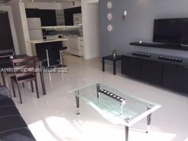 1-bedroom condo for rent in Miami Beach - 1500 Bay Rd 758S - MondialRealty