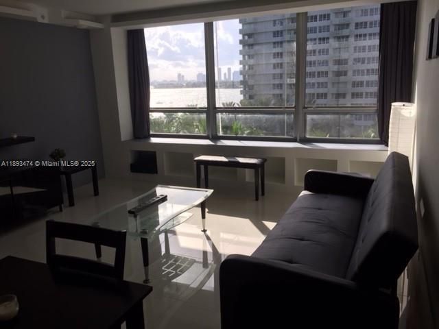 1-bedroom condo for rent in Miami Beach - 1500 Bay Rd 758S - MondialRealty