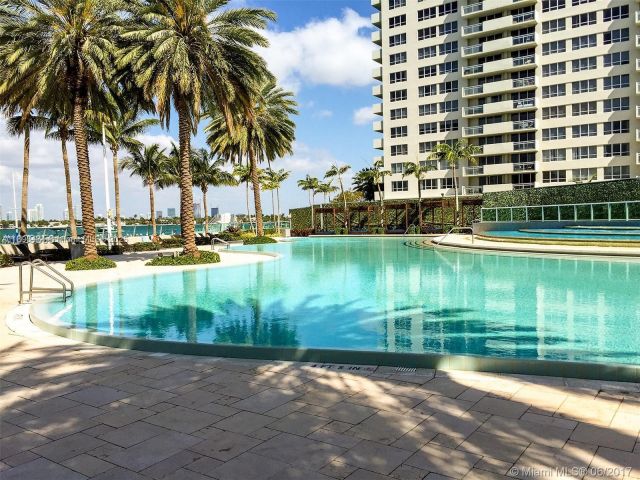 1-bedroom condo for rent in Miami Beach - 1500 Bay Rd 758S - MondialRealty