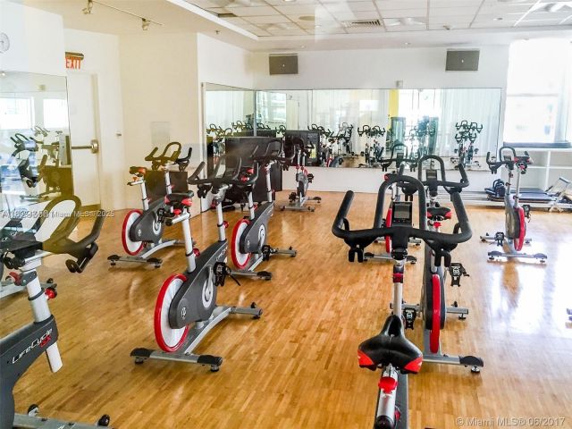 1-bedroom condo for rent in Miami Beach - 1500 Bay Rd 758S - MondialRealty