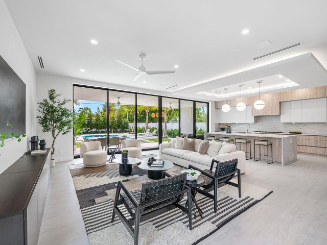 Home for sale at 718 Lake Avenue N - photo 6682474