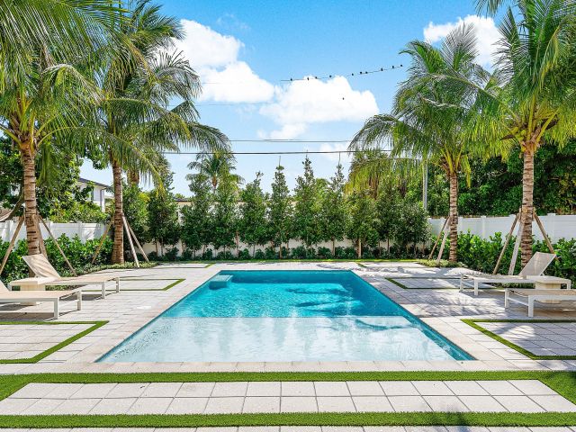 Home for sale at 718 Lake Avenue N - photo 6682484