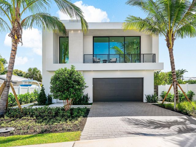 Home for sale at 718 Lake Avenue N - photo 6682485