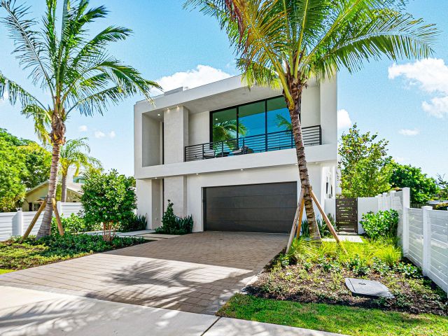 Home for sale at 718 Lake Avenue N - photo 6682486