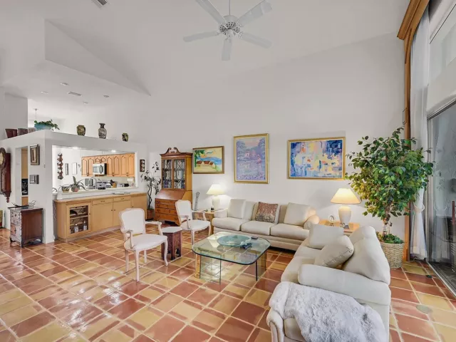 2-bedroom home for rent in Boca Raton - 17210 NW Boca Club Boulevard 103 - MondialRealty