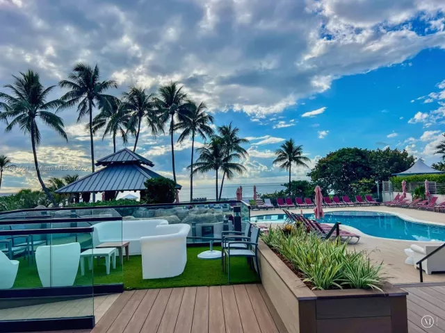 2-bedroom condo for rent in Miami Beach - 5225 Collins Ave 517 - MondialRealty