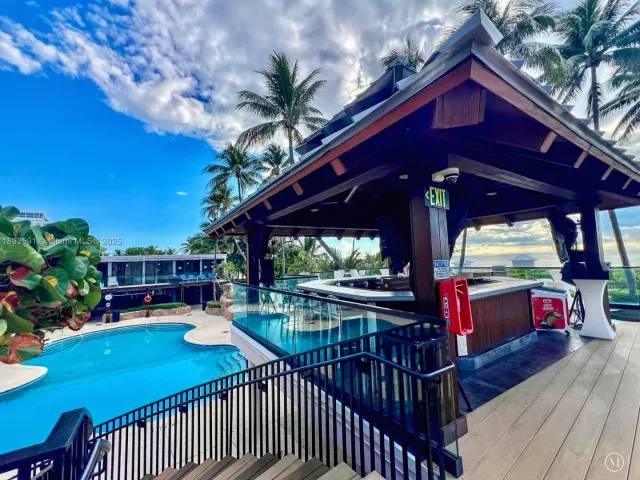 2-bedroom condo for rent in Miami Beach - 5225 Collins Ave 517 - MondialRealty