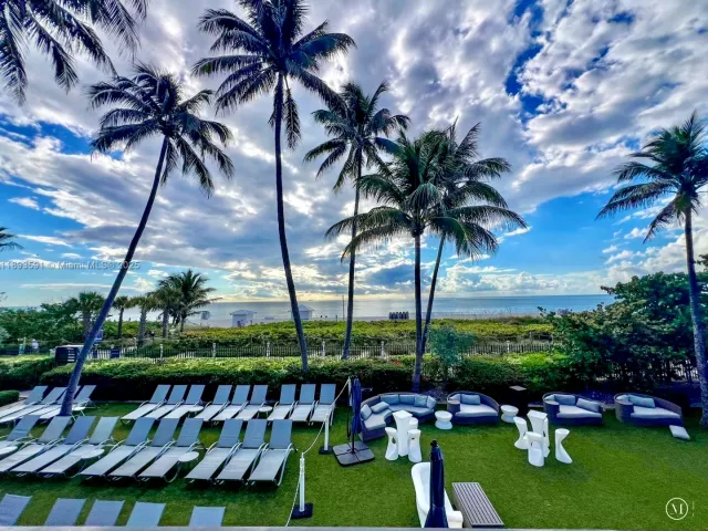 2-bedroom condo for rent in Miami Beach - 5225 Collins Ave 517 - MondialRealty