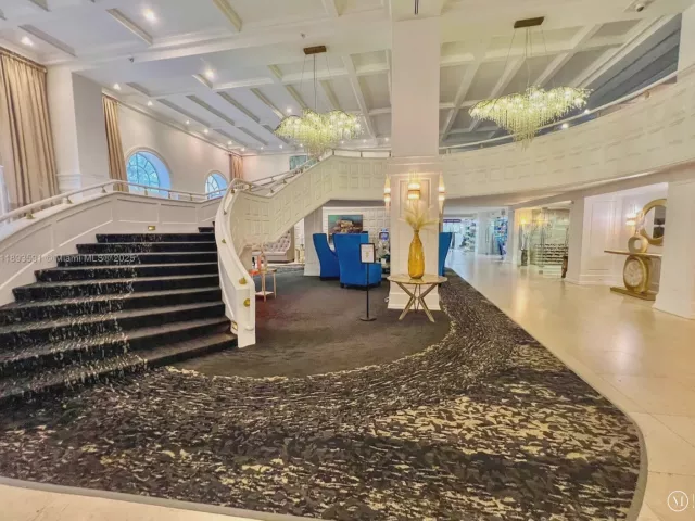 2-bedroom condo for rent in Miami Beach - 5225 Collins Ave 517 - MondialRealty