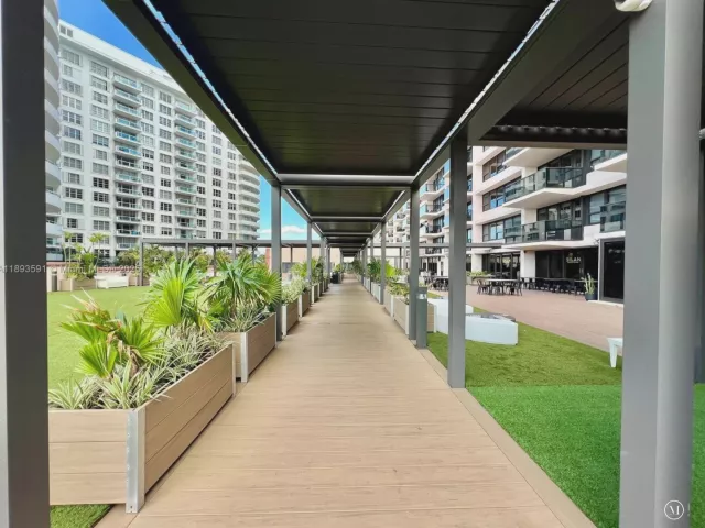 2-bedroom condo for rent in Miami Beach - 5225 Collins Ave 517 - MondialRealty