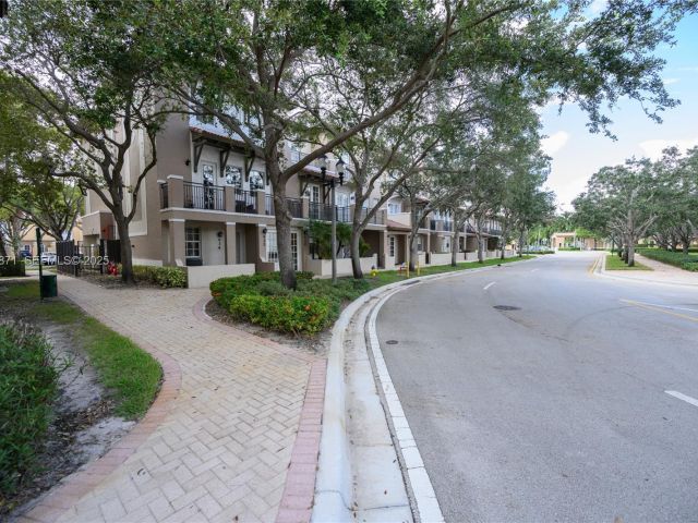 Home for sale at 430 SW 147th Ave - photo 7432317