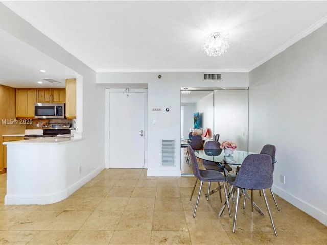 1-bedroom condo for sale in Miami - 770 Claughton Island Dr 1012 - MondialRealty
