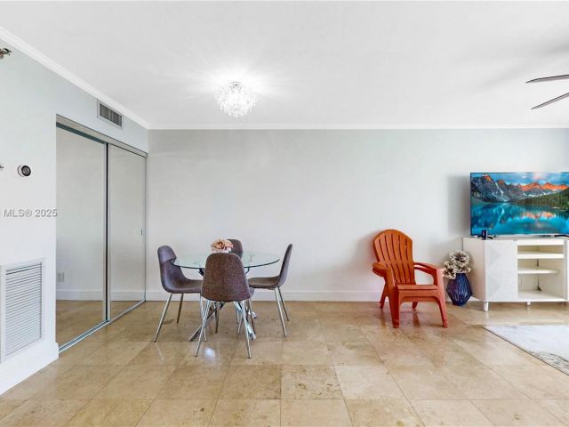 1-bedroom condo for sale in Miami - 770 Claughton Island Dr 1012 - MondialRealty